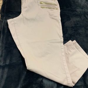 J-Lo Blush Jeans with tight ankle - Super Stylish!